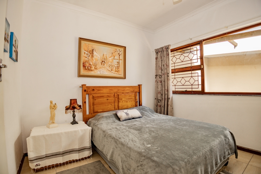 6 Bedroom Property for Sale in Schoongezicht Western Cape